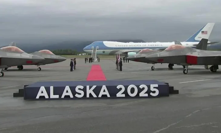 Takimi me Trump, mbërrin edhe Vladimir Putin në Alaskë