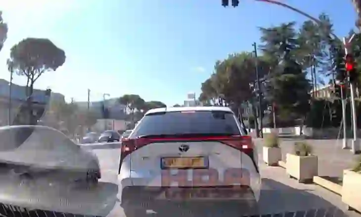 Taksisti në Tiranë bën 3 shkelje për 1 minutë para Kryeministrisë