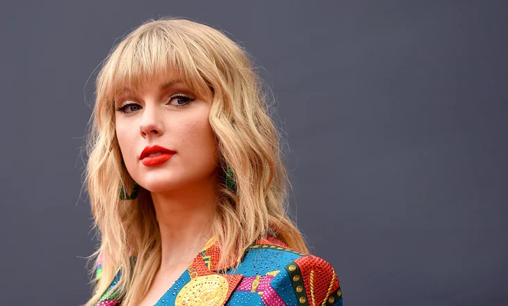 Taylor Swift e sjell albumin e ri edhe në kasetë, një format që po ringjallet mes të rinjve