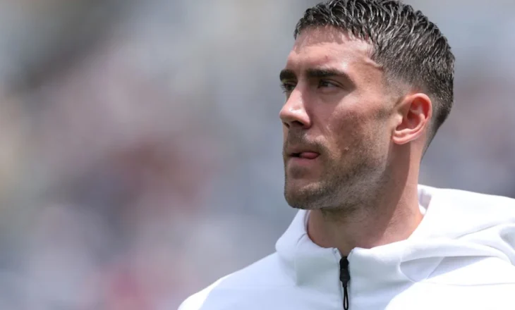 Te Milan apo diku tjetër? Me 99% vendoset e ardhmja e Dusan Vlahovic