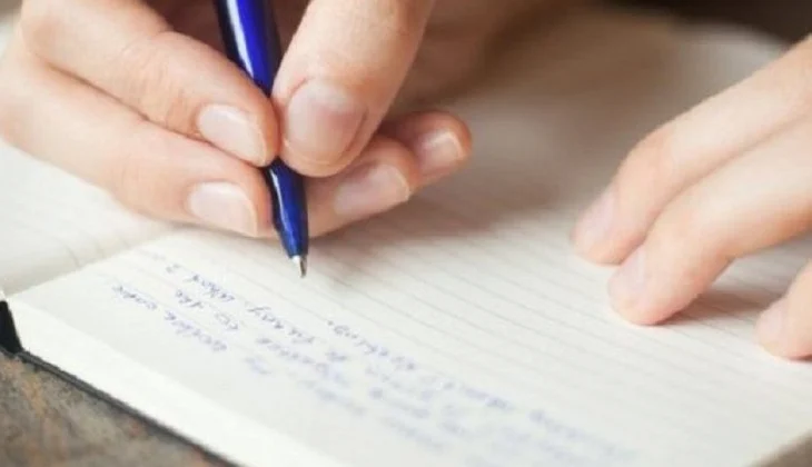 Të rikthehemi tek lapsi dhe letra/ Përfitimet e të shkruarit me dorë