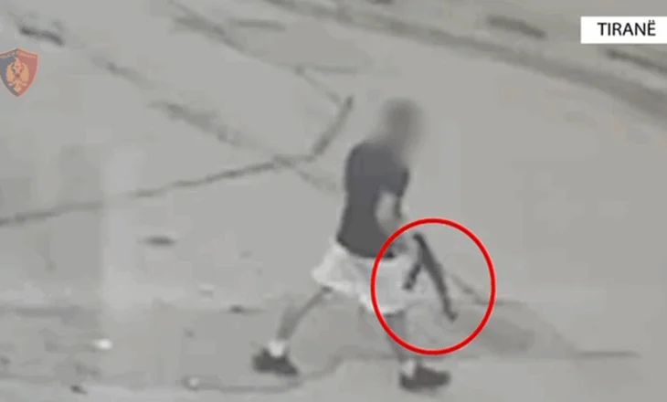 Të shtënat në Kombinat! Pas rrahjes në rrugë, i qëlluan me kallash-2 në pranga, 2 në hetim (EMRAT)