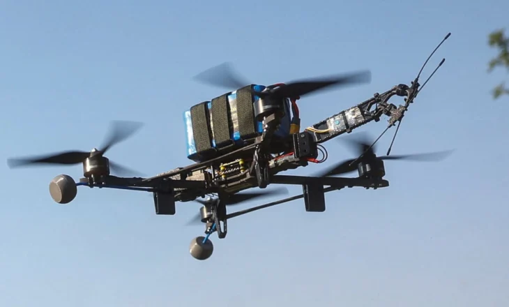 Teknologjia përballë kërcënimeve ruse, shteti europian u mëson fëmijëve të ndërtojnë dronë për mbrojtjen e vendit