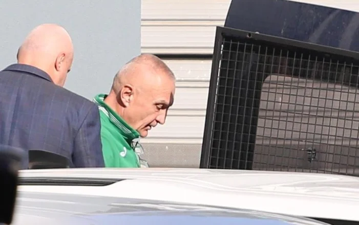 Tensione gjatë komunikimit të akuzave? Avokati jep detaje nga seanca e Metës në SPAK: Do të shkojmë…