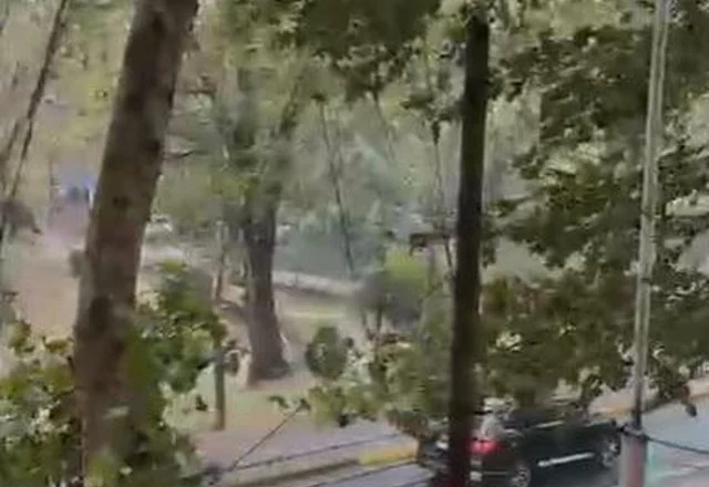 Tirana goditet nga stuhia, reshje shiu dhe erë e fortë