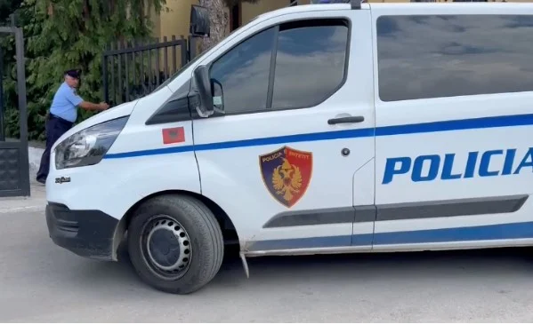 Tiranë/Plagosja e 21-vjeçarit,blutë:Autorët i shkuan në shtëpi,e goditën me shishe..