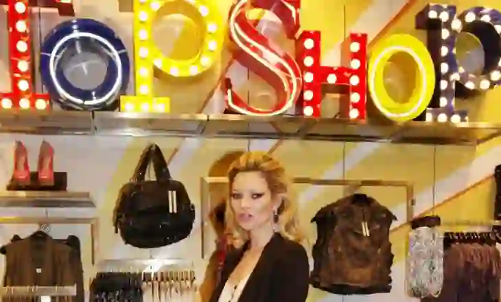 Topshop rikthehet në ‘High Street’ – Por a mund të rikthejë ‘cool‑in’ e mëparshëm?