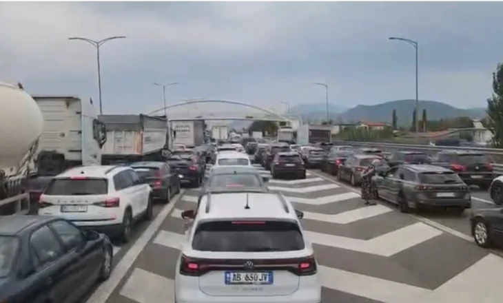 Trafik i rënduar në autostradën Fushë Milot – Lezhë, makinat bllokohen mbi dy orë