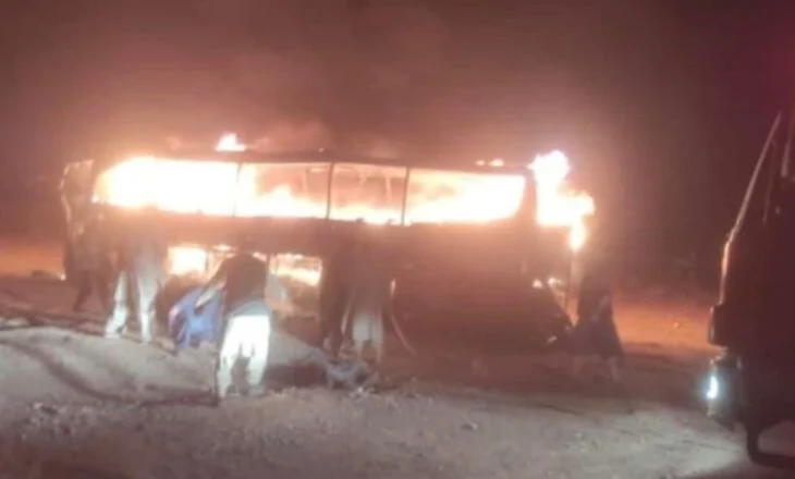 Tragjedi në Afganistan! Autobusi përplaset me kamionin, mbi 70 viktima