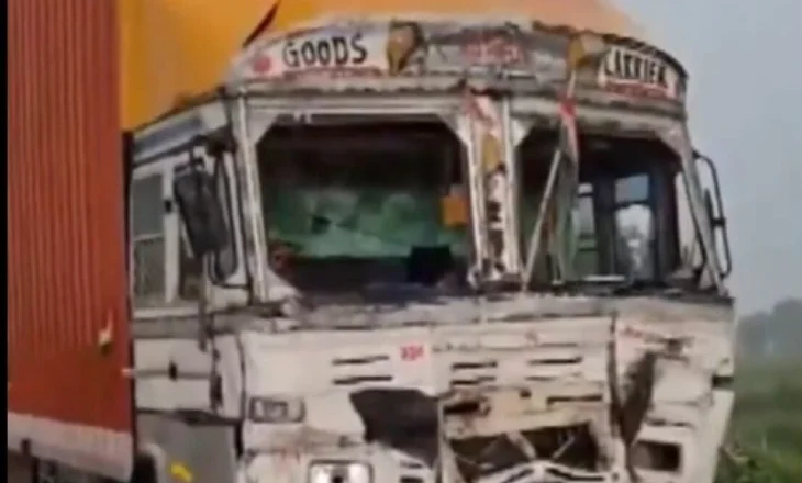 Tragjedi në Indi/ Kamioni përplaset me autobusin e pelegrinëve, tetë të vdekur, mbi 40 të plagosur
