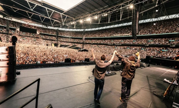 Tragjedi në koncertin e Oasis: Një fans humb jetën pas një rënie nga stadiumi në Wembley