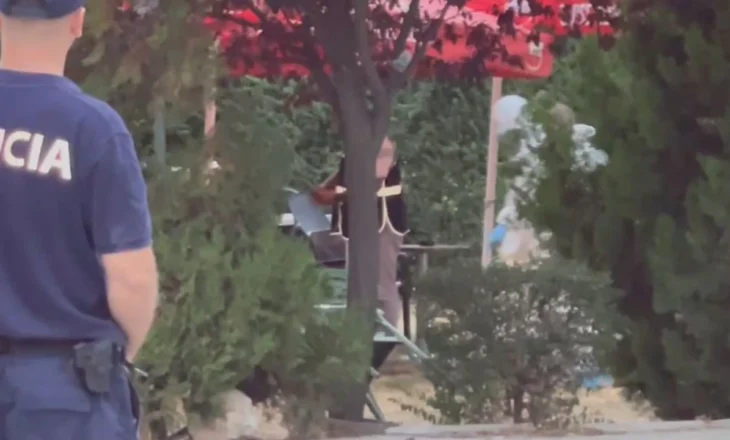 Tragjike në Maliq! 14-vjeçari vritet me thikë nga bashkëmoshatari pas sherrit në lokal, fillimisht u takuan…
