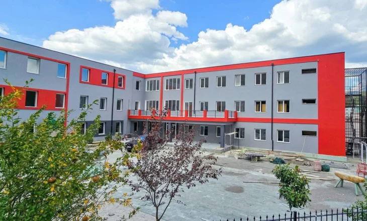 Transformohet një tjetër shkollë, “Meleq Gosnishti” në Përmet gati të presë nxënësit në shtator