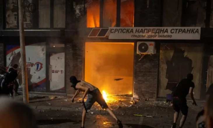 Trazirat në Serbi, policia e Vuçiçit përdori bomba zanore ndaj protestuesve