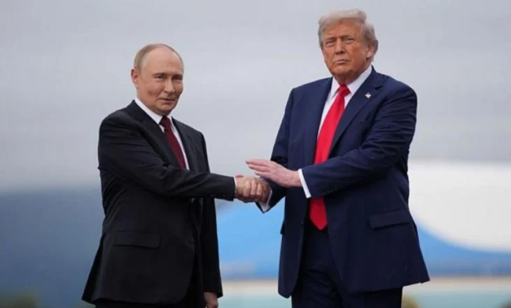 Trump dhe Putin hyjnë në orën e tretë të bisedimeve – duket se mund të ketë një zgjidhje, por Ukraina…