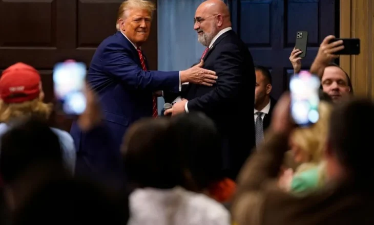 Trump nderon Chris LaCivita me dekoratën e lartë ushtarake