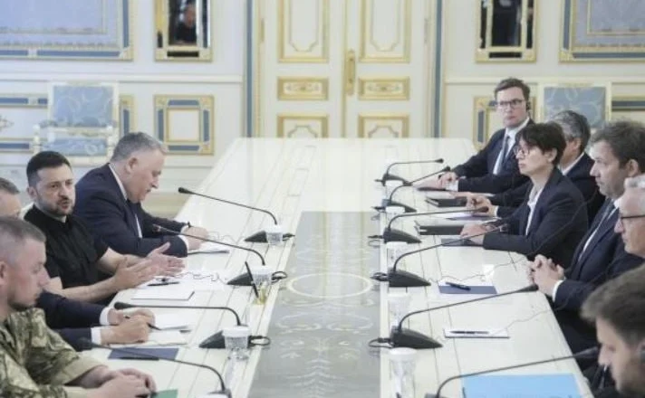 Trump sulmon sërish Zelensky-n: Është shitësi më i madh në botë, Putin nuk do të takohet me të