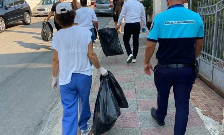 Turistët ndihmojnë shqiptarët të pastrojnë plazhet, Rama: Shembull qytetarie