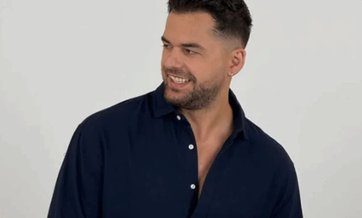 U dhu*ua në dasëm, Shpat Kasapi del me video: Jam mirë si molla