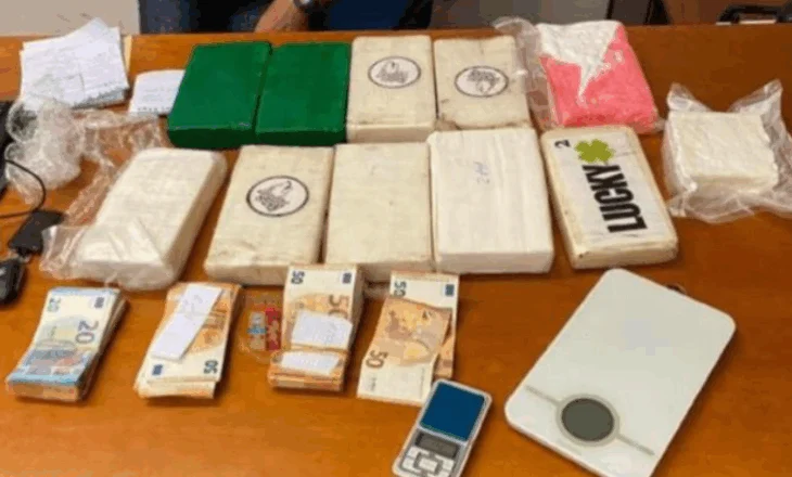 U kapën me 15 kg kokainë dhe 100 mijë euro, dy shqiptarë të prangosur në Peruxhia