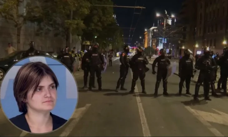 U kërcënua me përdhunim gjatë tubimit nga komandanti i Vuçiçit, protesta masive në disa qytete të Serbisë në mbështetje të studentes Nikolina