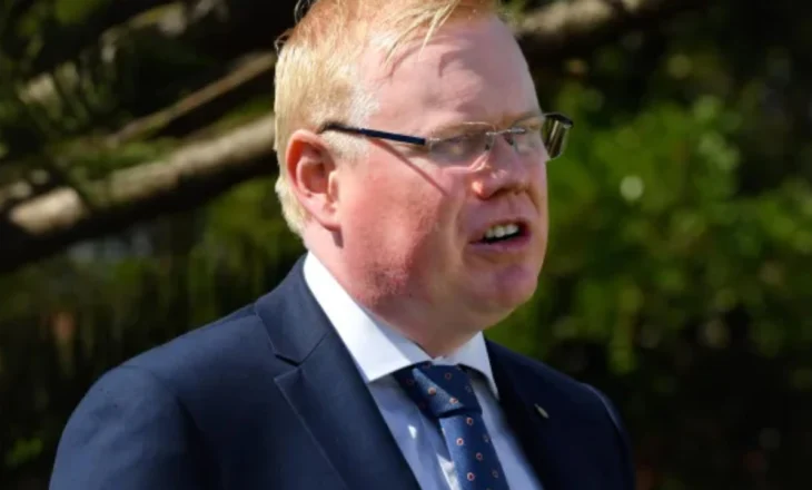 U shpall fajtor për përdhunimin e dy të rinjve, jep dorëheqjen politikani australian