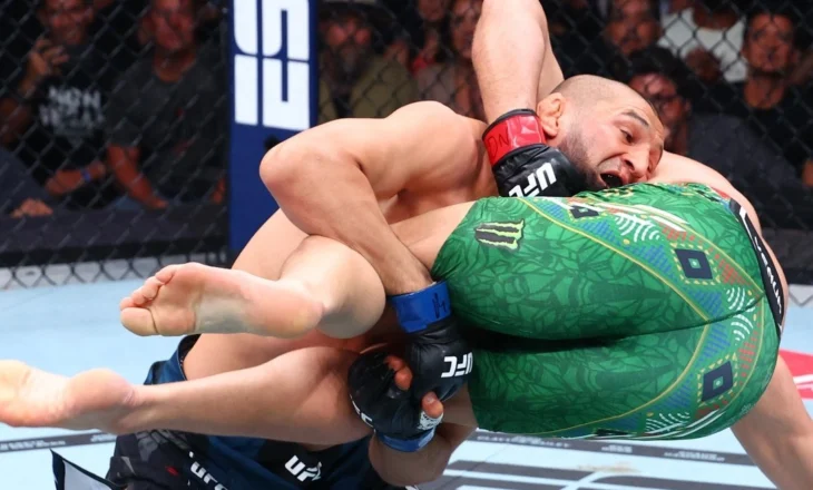 UFC-319/ Chimaev mbetet i pamposhtur dhe shpallet kampion bote në peshën e mesme