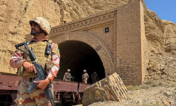 Ushtria pakistaneze vret 50 militantë përgjatë kufirit me Afganistanin
