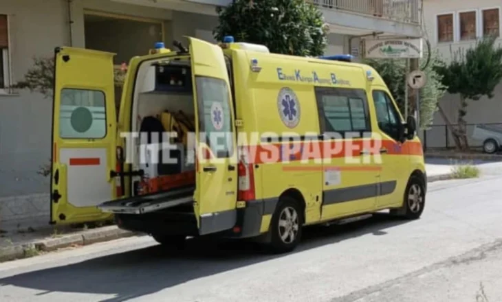 Vajza lajmëroi ambulancën kur pa nënën të mbuluar në gjak, momenti i rëndë kur mbërrin në pallat/ Shqiptari vret gruan, më parë vuante nga probleme të shëndetit mendor