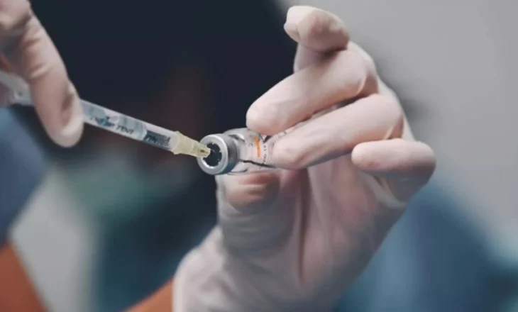 Vaksina eksperimentale për të luftuar kancerin shkakton përgjigje imune për disa pacientë në një provë të vogël