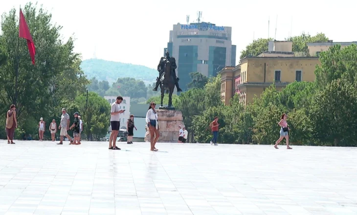 Vapa dhe temperaturat e larta, doktorët: Rrahjet e zemrës shtohen dyfish, konsumoni sa më tepër ujë