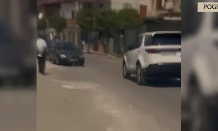 VD- Polici “i bie për shkurt”, futet kundravajtje në mes të Pogradecit, i hiqet patenta