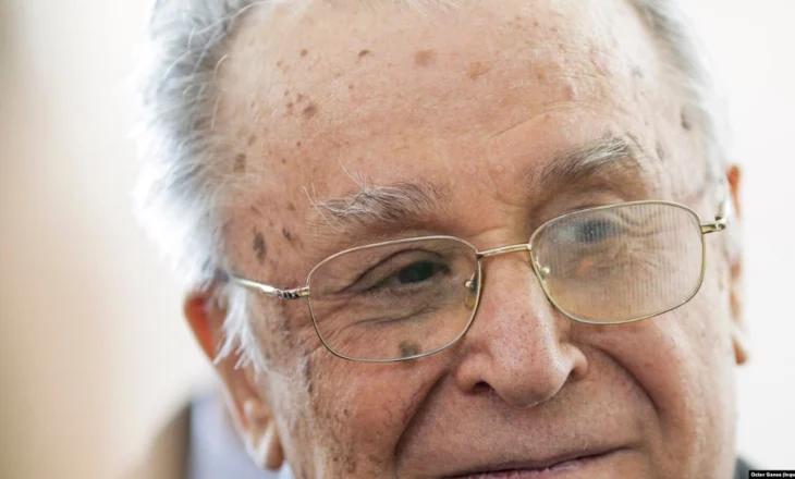 Vdes Ion Iliescu, udhëheqësi i parë postkomunist i Rumanisë
