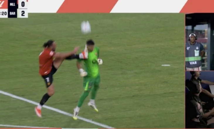 Vedat Muriqi ngatërron futbollin me karatenë, sulmuesi ndëshkohet me të kuq (video)
