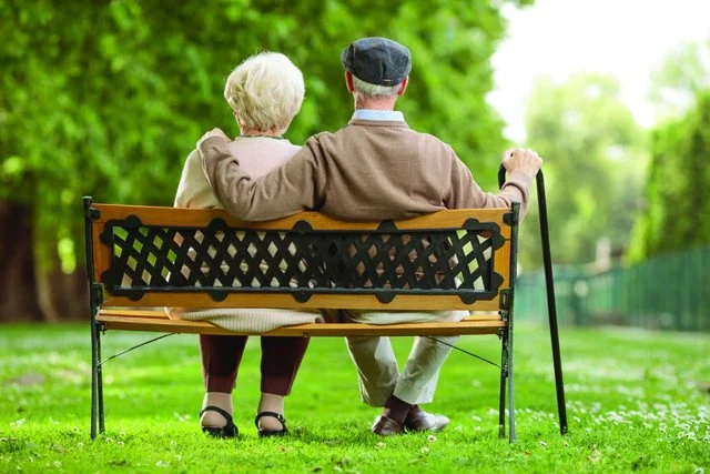 Vështirësohet pleqërimi, rritet me shpejtësi hendeku mes pensionit mesatar dhe pagës mesatare
