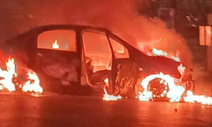 Video/ Kaos në Afrikën e Jugut pas përleshjes midis shoferëve të taksive, një i vdekur