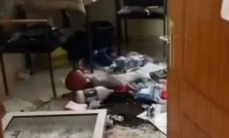 VIDEO / Në prag të vitit të ri shkollor, dy të mitur shkatërrojnë shkollën në Pogradec