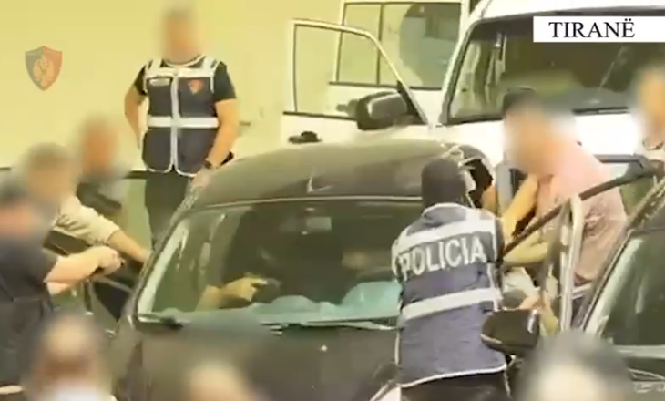 VIDEO/ Operacion si në filma në tunelin e Murrizit, kapet ‘tregtari’ i kallashnikovëve
