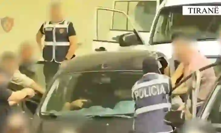 VIDEO-‘Policia-Policia’/ Furnizonte me armë kriminelët në Tiranë, kapet 22-vjeçari te Tuneli i Murrizit