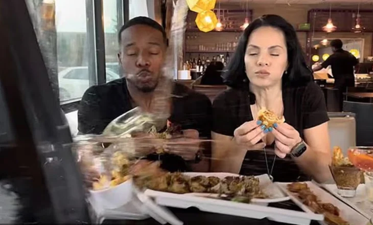 Video tronditëse/ SUV-i godet çiftin gjatë një dreke në një restorant në SHBA
