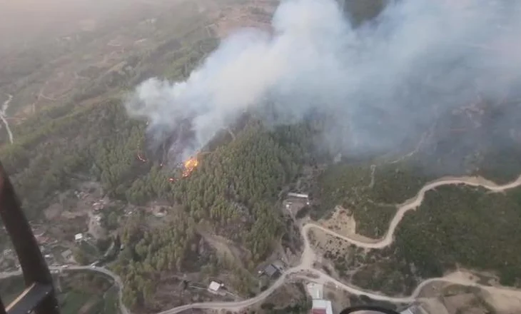 VIDEOLAJM/ Brenda helikopterit që shuan zjarret, si paraqitet situata në Vlorë dhe Skrapar