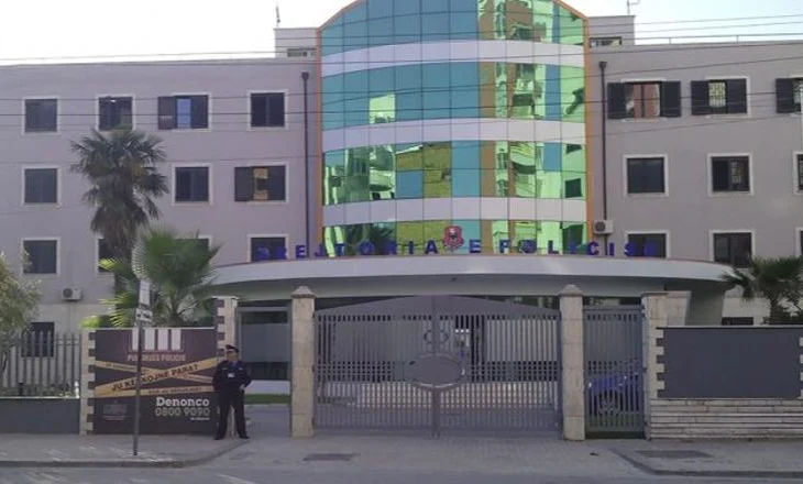 Vidhte nëpër shezlongë dhe automjete sendet personale të pushuesve, arrestohet 42-vjeçari në Durrës