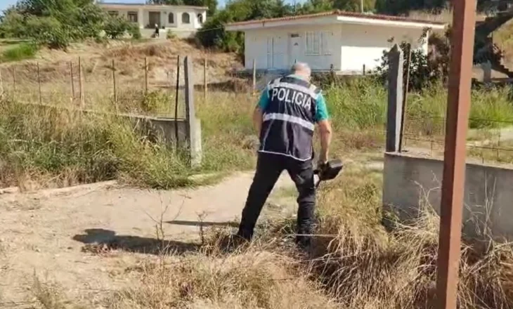 Vijojnë kërkimet për thikën e përdorur në krim/ 25-vjeçari vrau në mes të lokalit në Divjakë bashkëfshatarin
