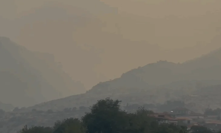 Vijon operacioni mbi Lazarat, ndalet përparimi i zjarrit drejt Gjirokastrës (VIDEO)