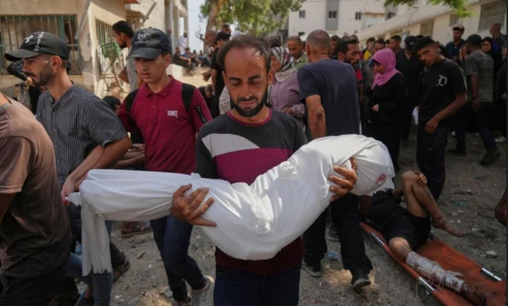 Viktima dhe evakuime me forcë, Izraeli bombardon spitalin në Gaza. Nis protesta për përfundimin e luftës
