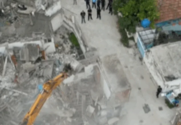 Vlorë, IKMT nis prishjen e 27 objekteve