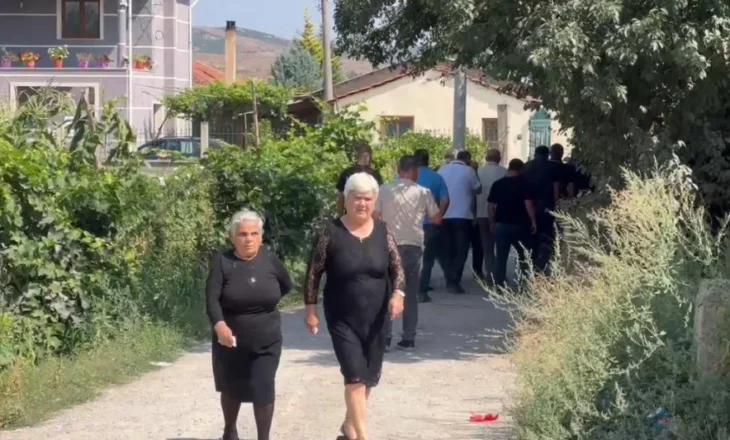 Vrasja e 14 vjeçarit në Maliq, familja hap dyert e mortit, fqinjët: Ishte djalë kapedan