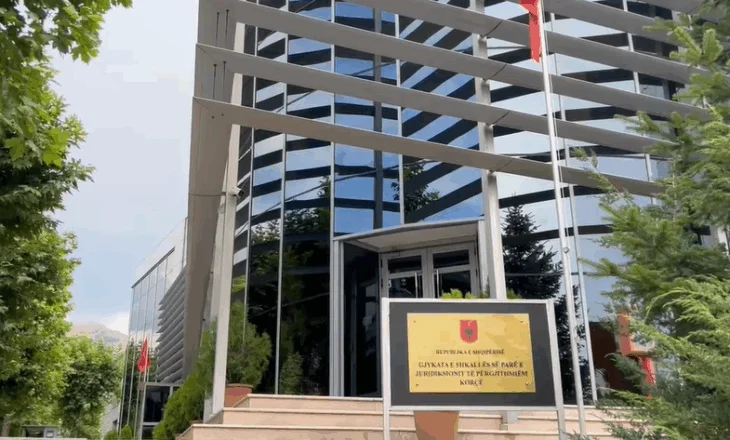 Vrasja e 14-vjeçarit në Maliq, gjykata jep masat e sigurisë për 8 të akuzuarit