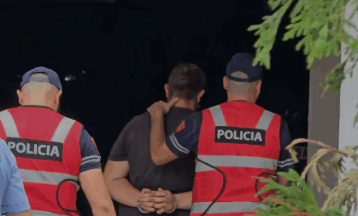 Vrasja me thikë e 14-vjeçarit në Maliq! Mbahet sot seanca për caktimin e masës, të arrestuarit mbërrijnë në Gjykatë