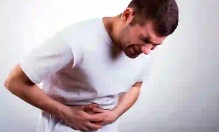 Vuani nga dhimbja e stomakut? Zbuloni 5 ushqimet qe do tjua lehtesojne